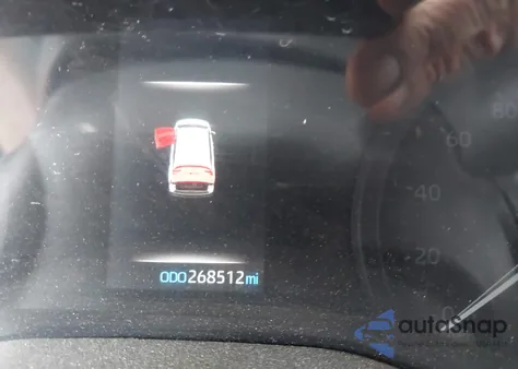 2021 Toyota Sienna Le z USA, uszkodzony, nr VIN 5TDKSKFC9MS035607